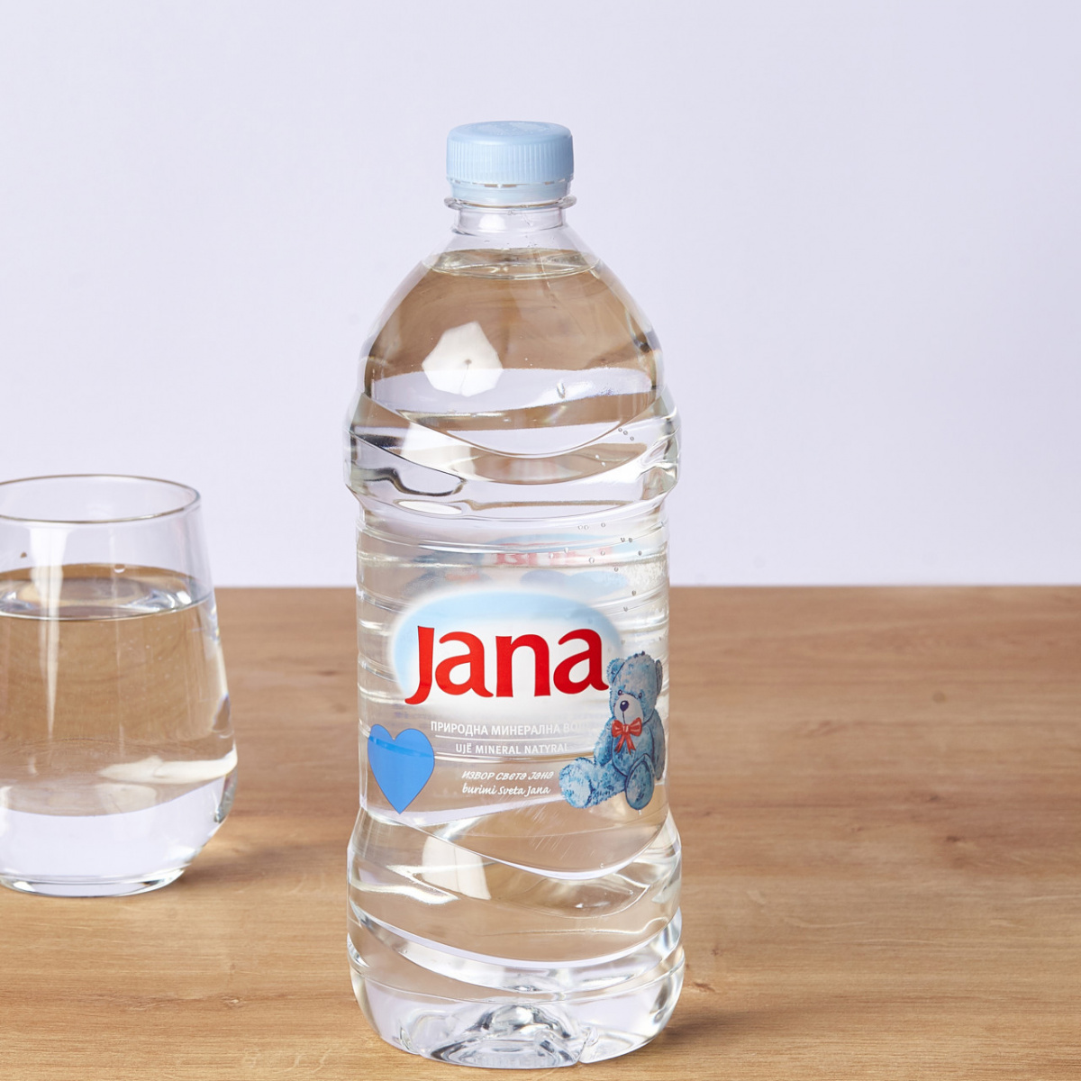 Минерална негазирана вода Јана