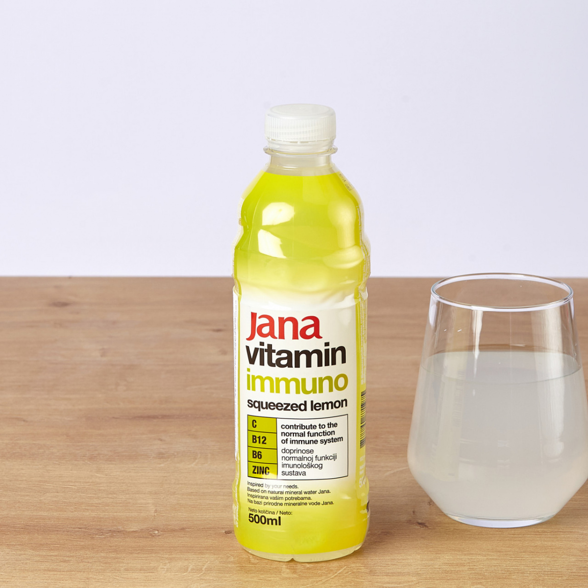 Минерална негазирана вода Jana Immuno лимон
